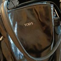 Tod'sBorsa in vernice nera a mano e con tracolla