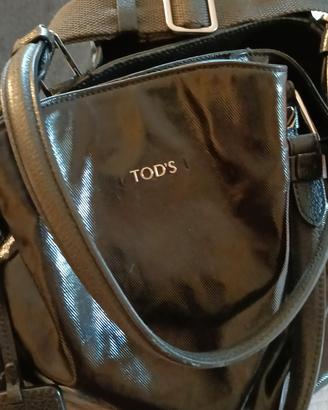 Tod'sBorsa in vernice nera a mano e con tracolla