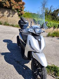 Beverly 300s