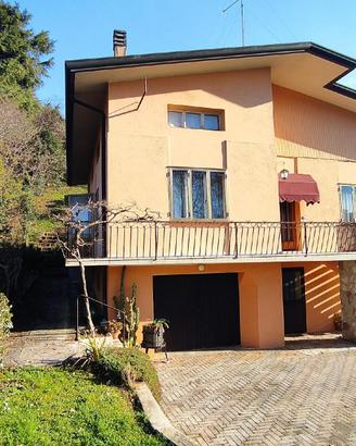 Casa singola immersa nel verde - SARONE
