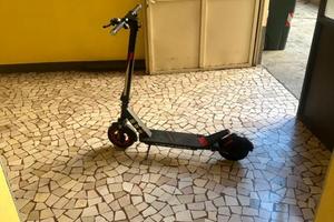 Monopattino Aprilia esr2