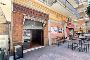 Pozzuoli pressi Anfiteatro, locale commerciale