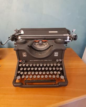 Macchina scrivere OLIVETTI M40