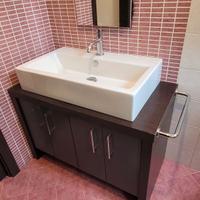 Mobile bagno con lavabo e rubinetteria 