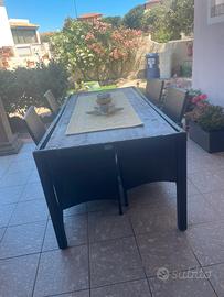 Tavolo rattan con piano di legno
