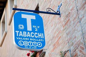 Negozio con attività di tabacchi