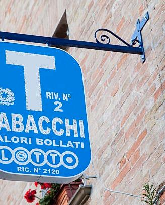 Negozio con attività di tabacchi