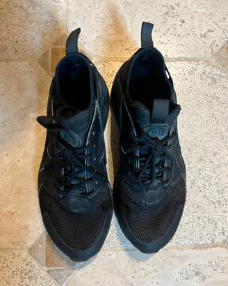 Nike Air Huarache Run Ultra nere