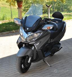 SUZUKI BURGMAN 650 EXECUTIVE - PARI AL NUOVO