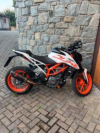 Duke 390