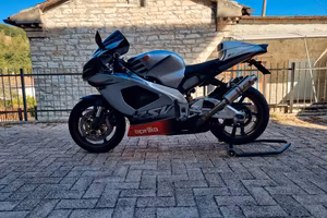 Aprilia RSV mille 2002/03 con accessori