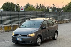 Touran 1.6d neopatentati anno2013 7 POSTI MOTORE P