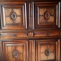 Mobile antico Quattro ante in noce del 600