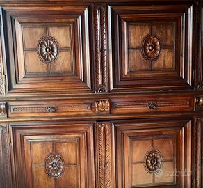 Mobile antico Quattro ante in noce del 600