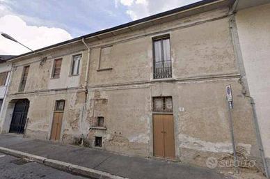 Immobile in asta di 208 m² con più di 5 locali a L
