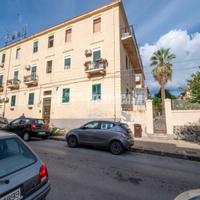 Luminoso appartamento con ampio balcone perimetral