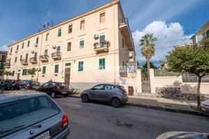 Luminoso appartamento con ampio balcone perimetral