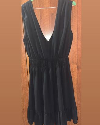 Abito nero elegante scollo a V