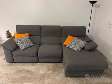 Divano con penisola a sinistra