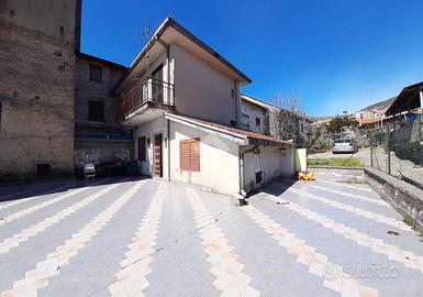 CASA SEMINDIPENDENTE A AGEROLA