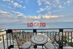4 LOCALI A NAPOLI