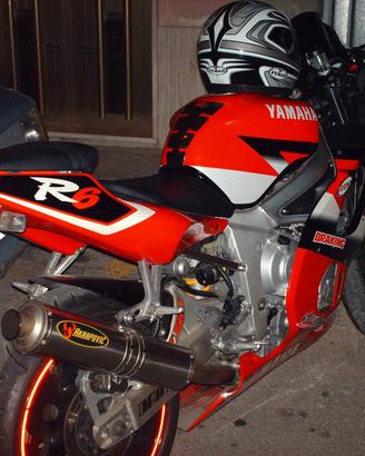  Yamaha R6  