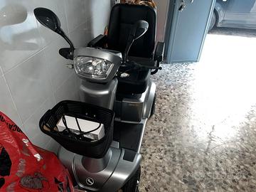 Scooter elettrico disabili Sterling S400 mai usato