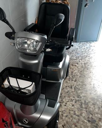 Scooter elettrico disabili Sterling S400 mai usato