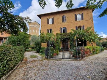Villa di 260 m² con più di 5 locali e box auto a P