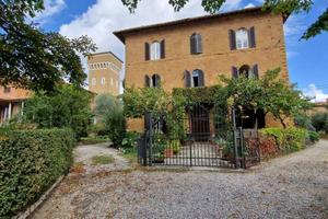 Villa di 260 m² con più di 5 locali e box auto a P