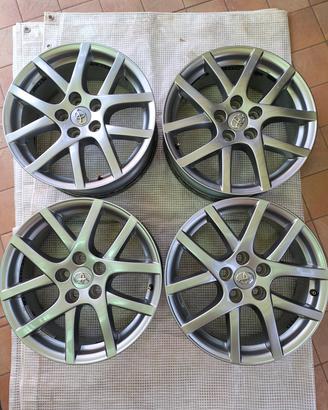 4 Cerchi in lega Originali Toyota da 17"