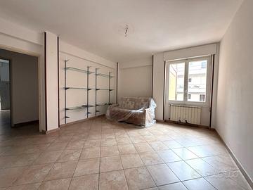 Luminoso trilocale pressi Via Gramsci