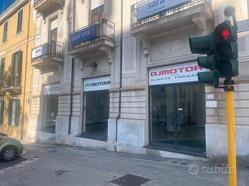 Via Vittorio Veneto (angolo Via Roma)