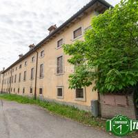 Immobile con terreno da ristrutturare a Bussolengo