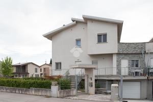 VILLA A SCHIERA D'ANGOLO A GUBBIO