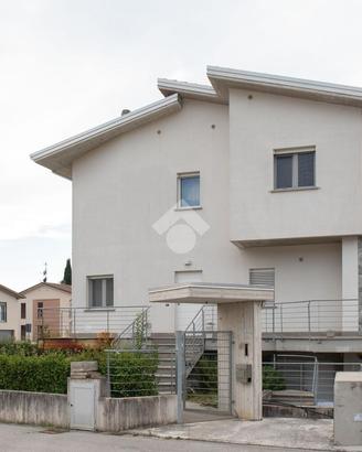 VILLA A SCHIERA D'ANGOLO A GUBBIO