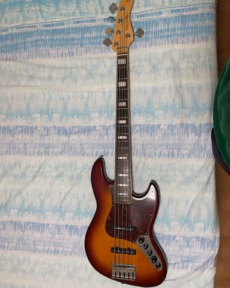 Basso 5 corde Marcus Miller Sire V7 + custodia