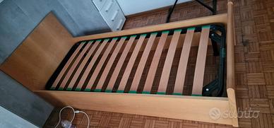 Letto singolo in legno massello 