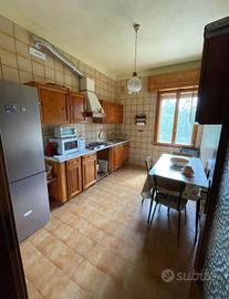Villa di 300 m² con più di 5 locali e box auto a R