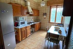 Villa di 300 m² con più di 5 locali e box auto a R