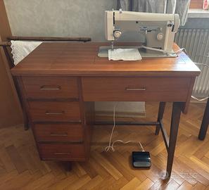 Macchina da cucire Necchi con mobile