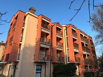COMODO APPARTAMENTO BICAMERE CON TERRAZZO E CAN...
