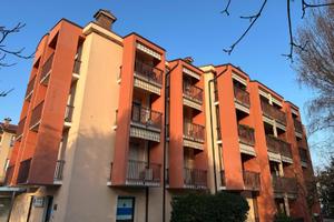 COMODO APPARTAMENTO BICAMERE CON TERRAZZO E CAN...