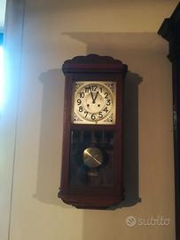 orologio a pendolo da parete