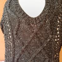 Maglioncino donna nero con paillettes.