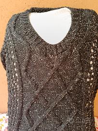 Maglioncino donna nero con paillettes.