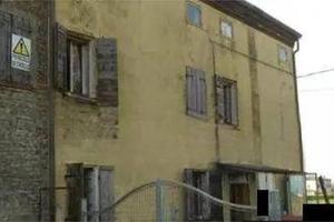 Immobile in asta di 228 m² con 4 locali e box auto