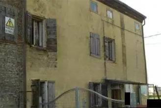 Immobile in asta di 228 m² con 4 locali e box auto