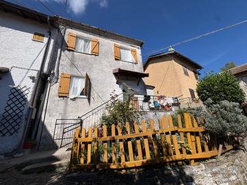 CASA SEMINDIPENDENTE A VALBREVENNA