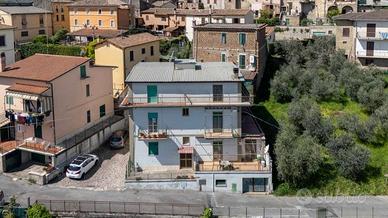 Appartamento di 111 m² con più di 5 locali a Caste